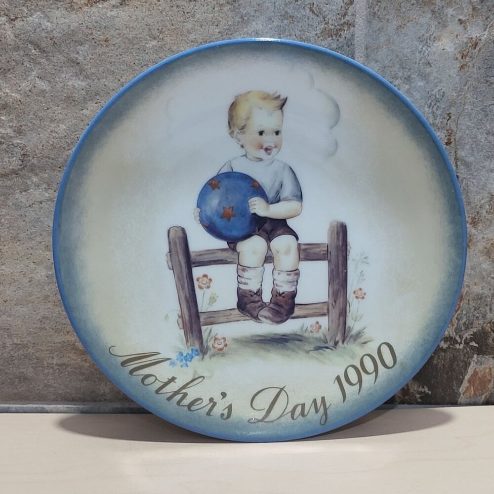Schmid Hummel Mothers Day 1990 Mothers Little Athlete Decorative Wall Hanging Pl